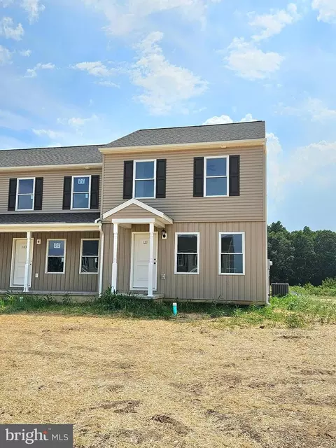 121 Homestead Dr, Gettysburg, PA 17325