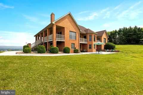 100 Orchard Hill Dr, Orrtanna, PA 17353