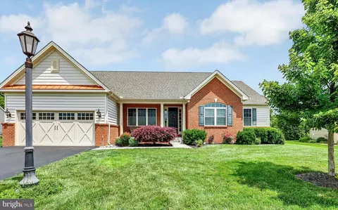 134 Woodhaven Dr, Gettysburg, PA 17325
