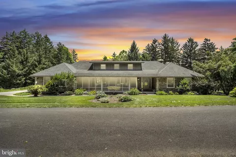 220 Longview Blvd, Gettysburg, PA 17325