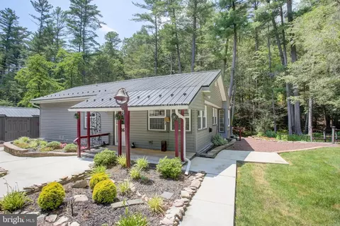 2010 F Pine Grove Rd, Fayetteville, PA 17222
