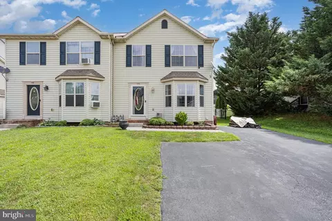 102 Hemlock Dr, Hanover, PA 17331