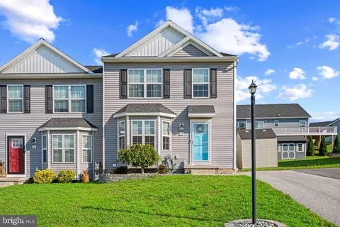 12 Star Dr, Hanover, PA 17331