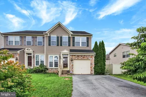 322 Maple Dr, Hanover, PA 17331