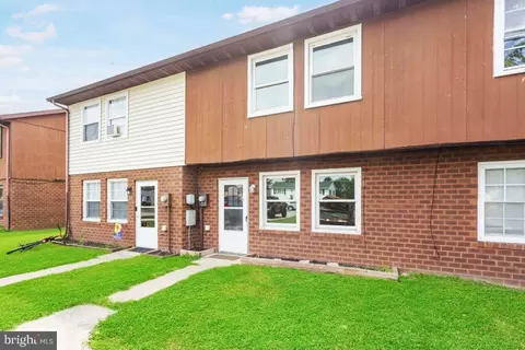 25 Commerce St, New Oxford, PA 17350