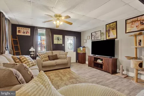 Living - 410 2 3rd St, Hanover, PA 17331 photo 1 of 1