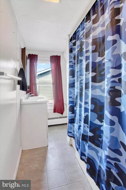 Bath - 410 2 3rd St, Hanover, PA 17331 photo 2 of 2