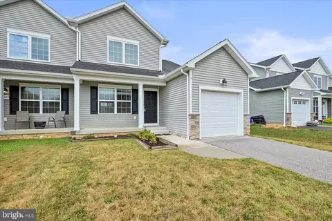 323 Maple Dr, Hanover, PA 17331