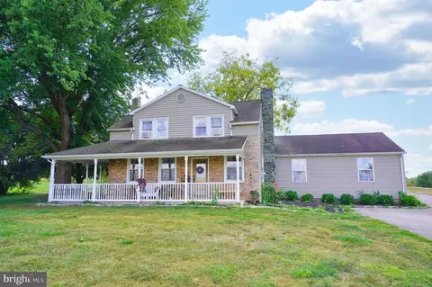 2215 Centennial Rd, Hanover, PA 17331
