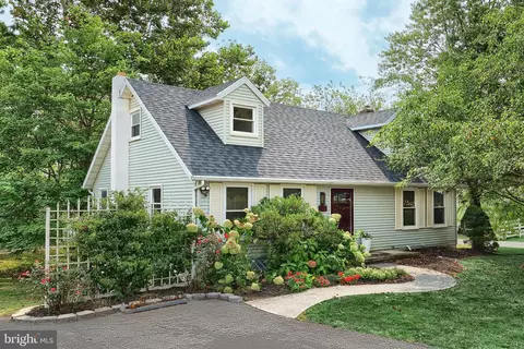 13 Paradise Ct, New Oxford, PA 17350