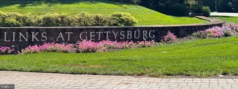 8 N Chamberlain Ct, Gettysburg, PA 17325