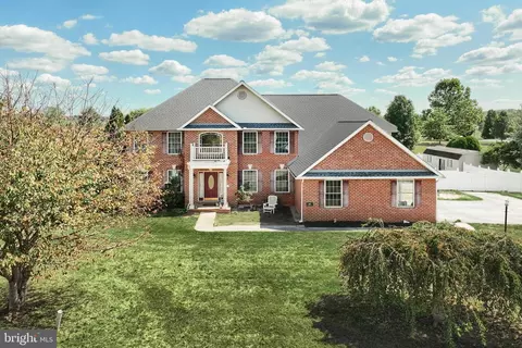 37 Amanda Dr, Littlestown, PA 17340