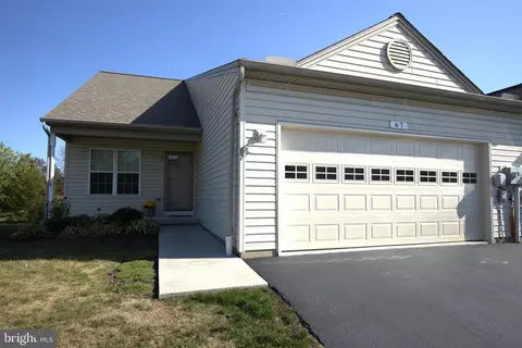 67 Cedarfield Dr, Gettysburg, PA 17325
