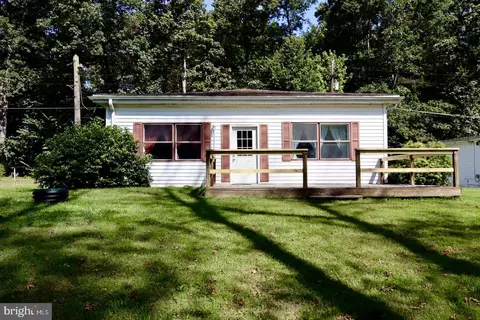 330 S Hickory Ln, New Oxford, PA 17350