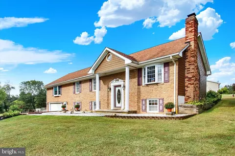 105 Bee Jay Ln, Hanover, PA 17331