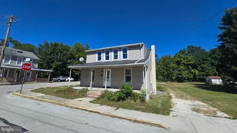 102 S Orange St, New Oxford, PA 17350