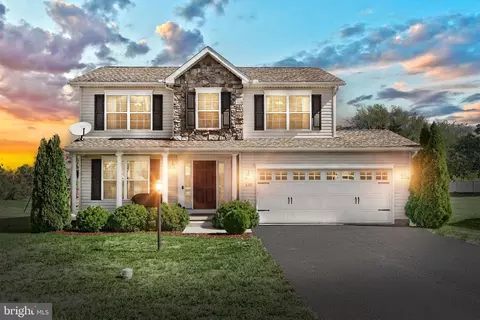 230 W Crest View Ln, Gettysburg, PA 17325