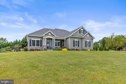 9 Darlyn Dr, Littlestown, PA 17340