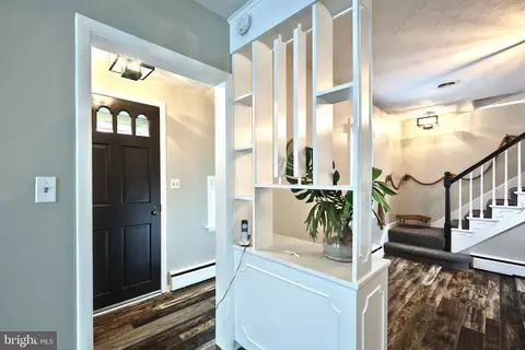 Entry Way - 372 Maple Ave, Hanover, PA 17331 photo 8 of 9