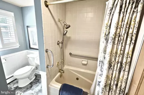 Bath - 372 Maple Ave, Hanover, PA 17331 photo 1 of 8