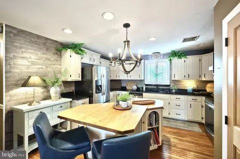 Kitchen - 372 Maple Ave, Hanover, PA 17331 photo 2 of 8