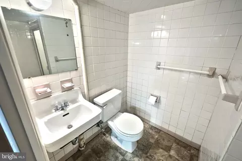 Bath - 372 Maple Ave, Hanover, PA 17331 photo 8 of 8