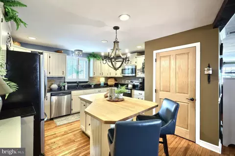 Kitchen - 372 Maple Ave, Hanover, PA 17331 photo 6 of 8