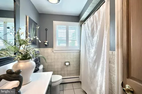 Bath - 372 Maple Ave, Hanover, PA 17331 photo 6 of 8