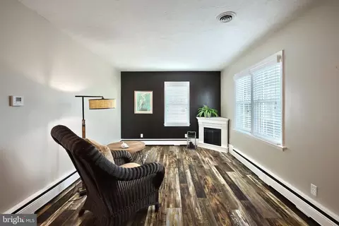 Living - 372 Maple Ave, Hanover, PA 17331 photo 4 of 4