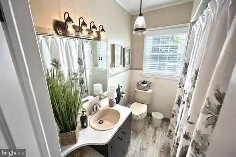 Bath - 372 Maple Ave, Hanover, PA 17331 photo 7 of 8