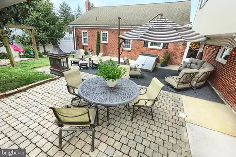 Exterior - 372 Maple Ave, Hanover, PA 17331 photo 9 of 15
