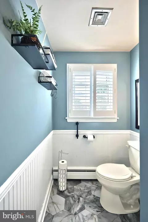 Bath - 372 Maple Ave, Hanover, PA 17331 photo 3 of 8