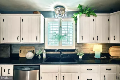 Kitchen - 372 Maple Ave, Hanover, PA 17331 photo 3 of 8
