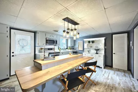 Kitchen - 372 Maple Ave, Hanover, PA 17331 photo 7 of 8