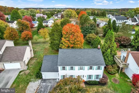 871 Sherman Dr, Gettysburg, PA 17325