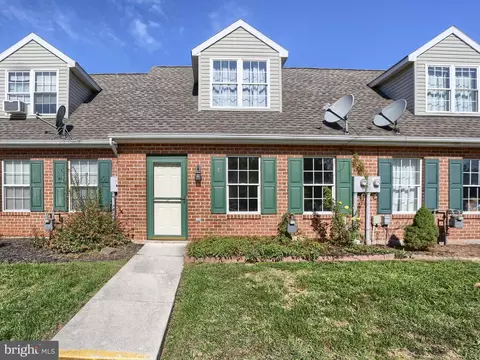 4 Oxford Ct, New Oxford, PA 17350