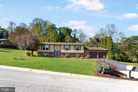 15 Orchard Dr, Hanover, PA 17331