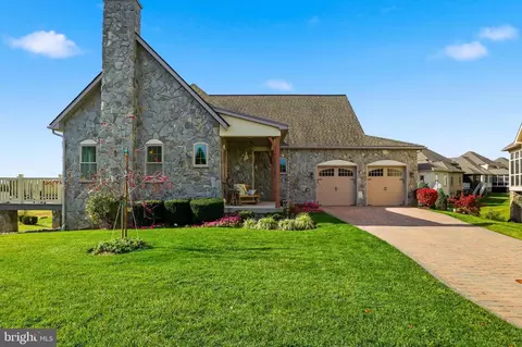 9 S Chamberlain Ct, Gettysburg, PA 17325
