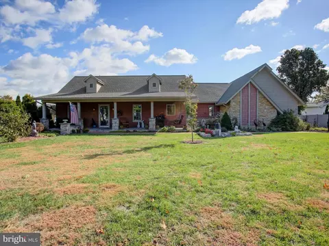 46 Pin Oak Ln, Gettysburg, PA 17325