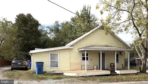 8 Maple St, Gettysburg, PA 17325