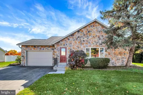40 Glenwood Dr, Arendtsville, PA 17303