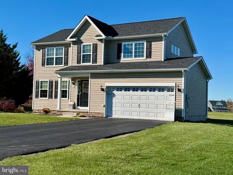 22 Meadowview Ln, New Oxford, PA 17350