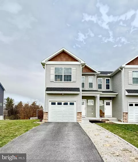 76 Skyview Cir, Hanover, PA 17331