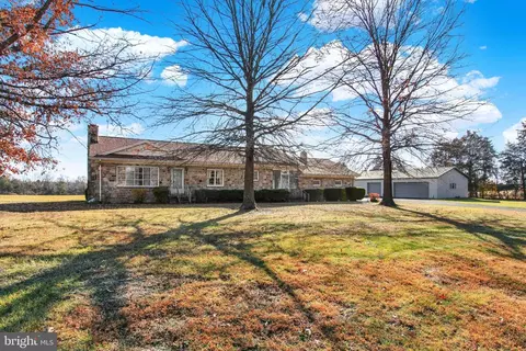 930 Hoffman Rd, Gettysburg, PA 17325