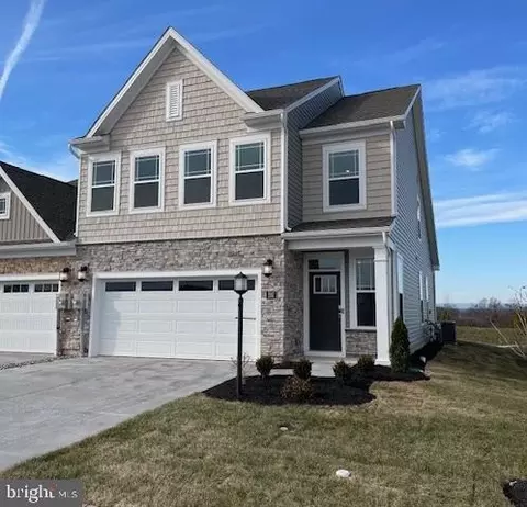 207 Grand Overlook Dr, Gettysburg, PA 17325