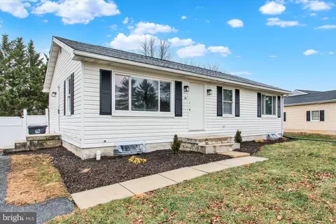 39 Elk Dr, Hanover, PA 17331