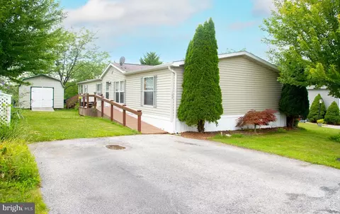 104 Raptor Dr, Hanover, PA 17331