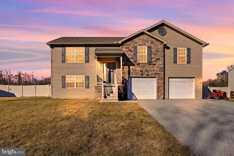 1486 New Chester Rd, New Oxford, PA 17350