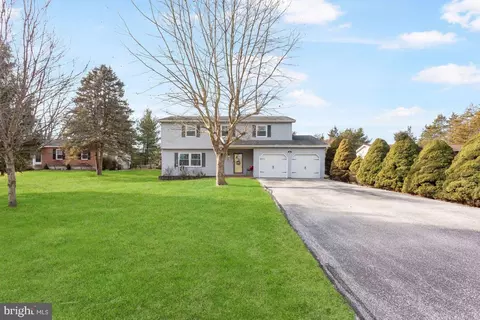 857 Hancock Dr, Gettysburg, PA 17325