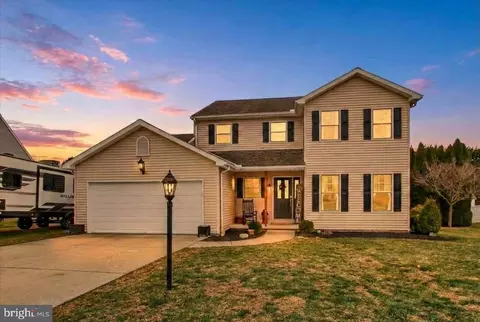 13 Fieldcrest Dr, Littlestown, PA 17340